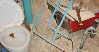 Профессиональный демонтаж перегородки ванной и туалета в Касимове - от 570 рублей
